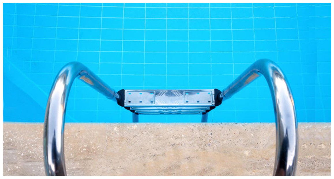 Forme Droite Et Sobre Chelle Piscine En Inox Poli Marches