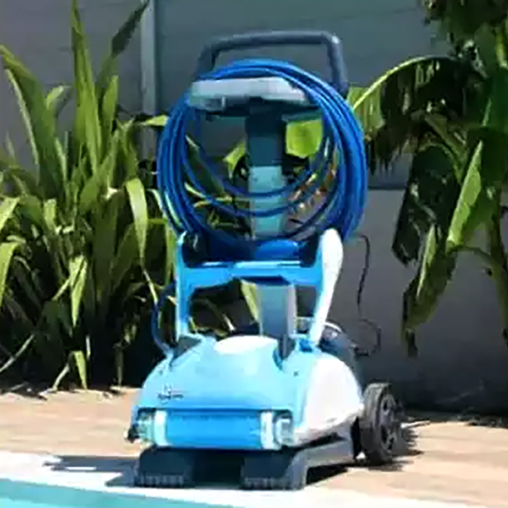 Robot electrique de piscine fond, parois et ligne d'eau avec télécommande  et chariot - Dolphin SWASH TC